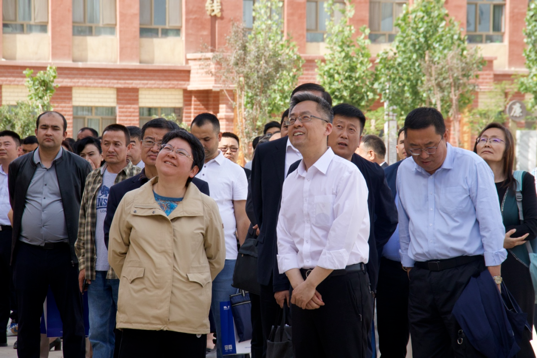 教育部教育技术与资源发展中心（中央电教馆）主任李萍 视察学川科技集团产品
